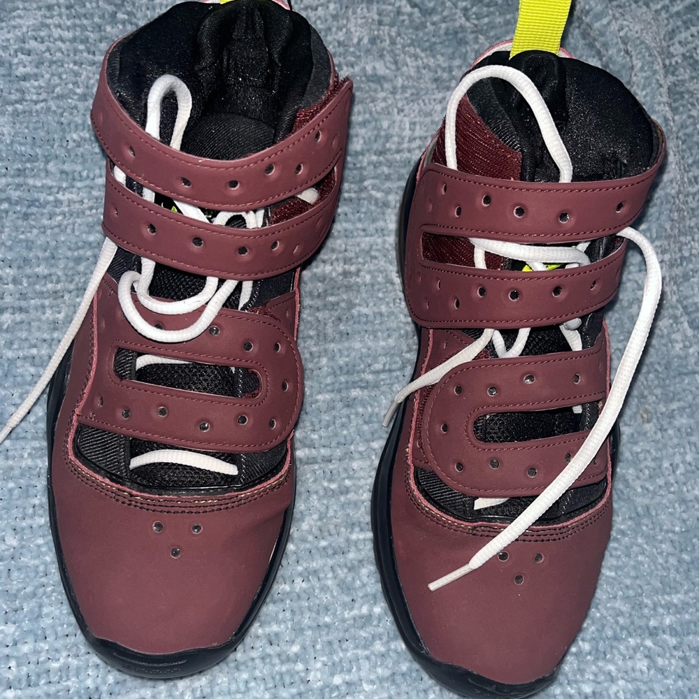 Nike Shoes - Picture 3 of 6